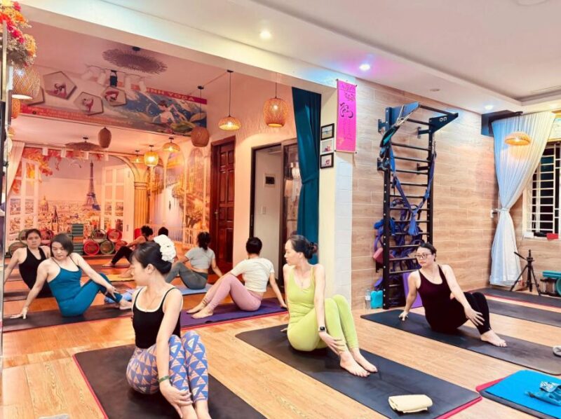 Huong Yoga rất đông các học viên