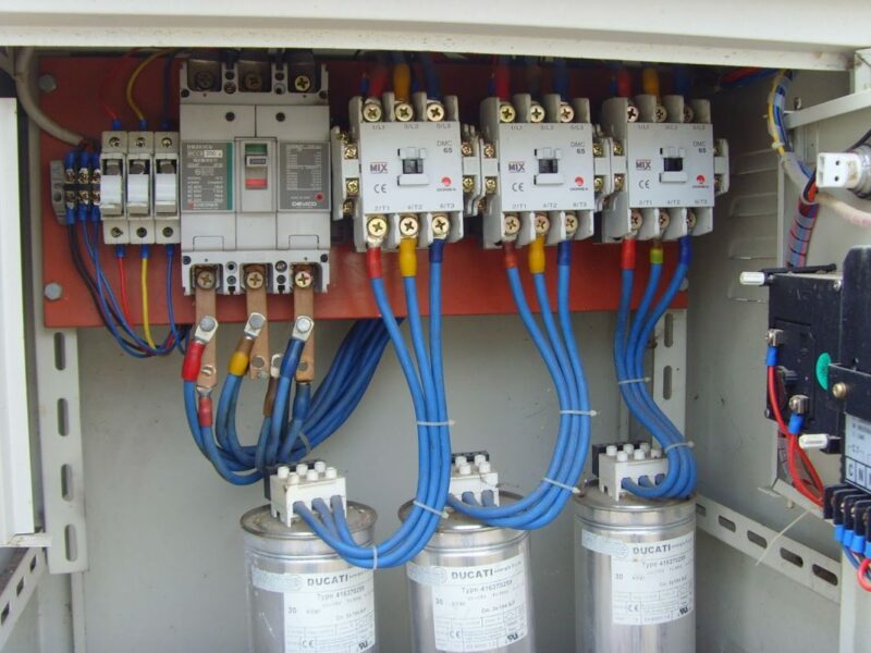 Bộ điều khiển tụ bù không thể thiếu trong hệ thống tụ bù tự động 