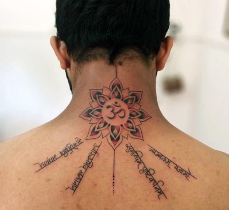 Hình xăm chữ Nhẫn phối hợp Hoa Sen thể hiện sức mạnh vượt qua nghịch cảnh