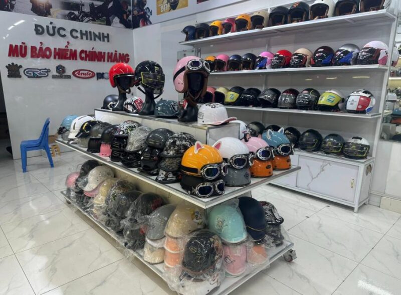 Cửa hàng nón bảo hiểm Đức Chinh