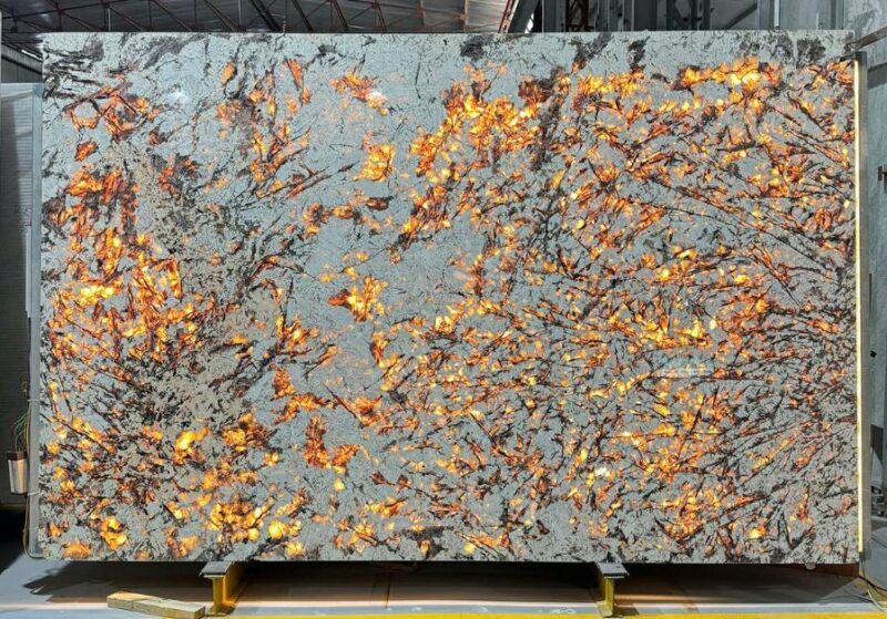 Đá xuyên sáng là gì? Là vật liệu trang trí cao cấp được ứng dụng phổ biến