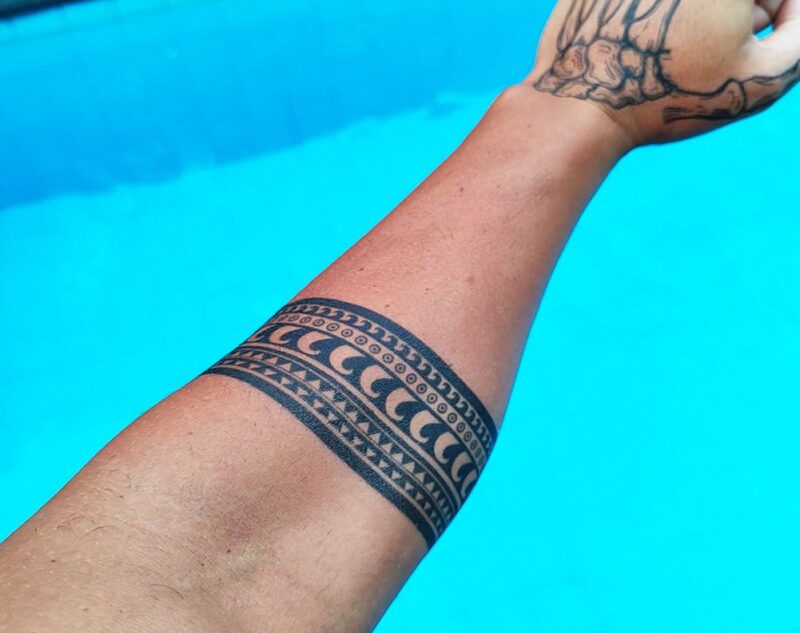 Họa tiết uốn lượn liên tục tượng trưng cho sự kết nối