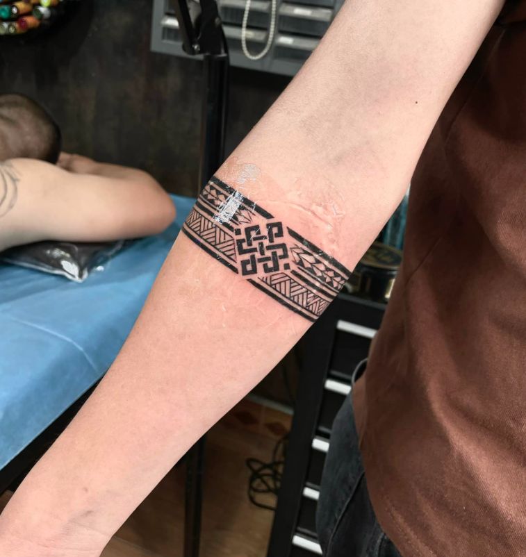 Hình xăm vòng tay maori được nhiều người lựa chọn