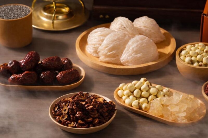 Yến chưng đường phèn có thể kết hợp với nhiều nguyên liệu khác mang lại hương vị tuyệt vời và bổ dưỡng 