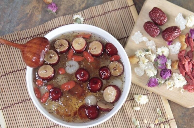 Yến chưng táo đỏ đem lại nhiều công dụng bổ ích cho sức khỏe ở mọi lứa tuổi