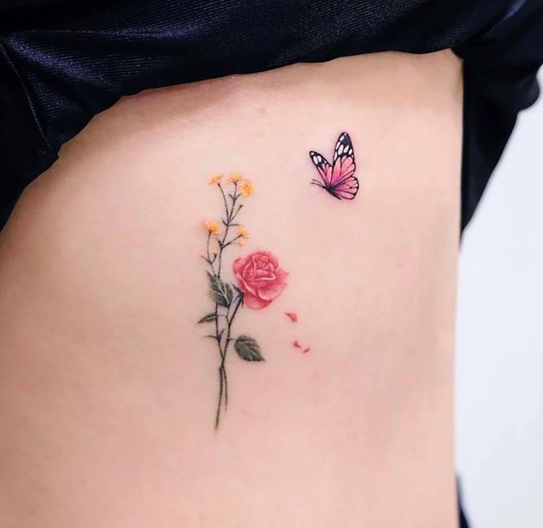 Hình xăm hoa hồng mini và bướm
