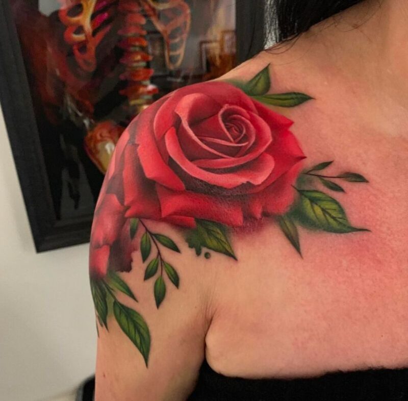 Hình xăm hoa hồng ở vai và bắp tay đẹp