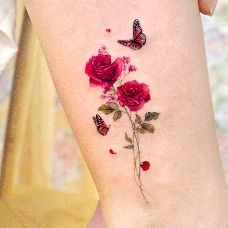 Hình xăm hoa hồng và bướm phù hợp cho cả nam và nữ 
