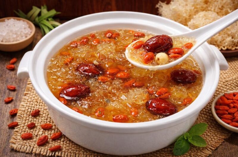 Yến chưng kỷ tử, hạt sen với táo tàu