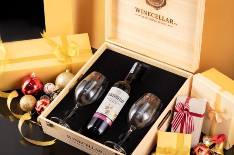 Rượu vang là món quà tân gia sang trọng và thiết thực