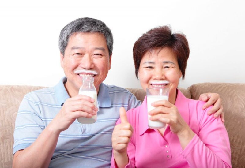 Bày tỏ hy vọng cha mẹ luôn có nhiều năng lượng, hạnh phúc bên con cháu trong năm mới.