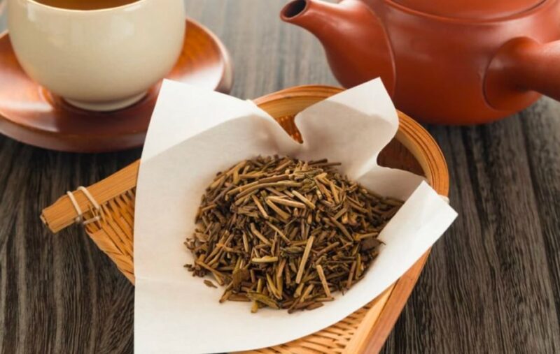 Tặng trà cho sếp vào dịp Tết là cách gửi gắm lời chúc sức khỏe và phát đạt